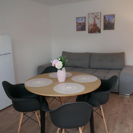 Free Garage In The Center-Delicia 4 Studio! سيبيو المظهر الخارجي الصورة