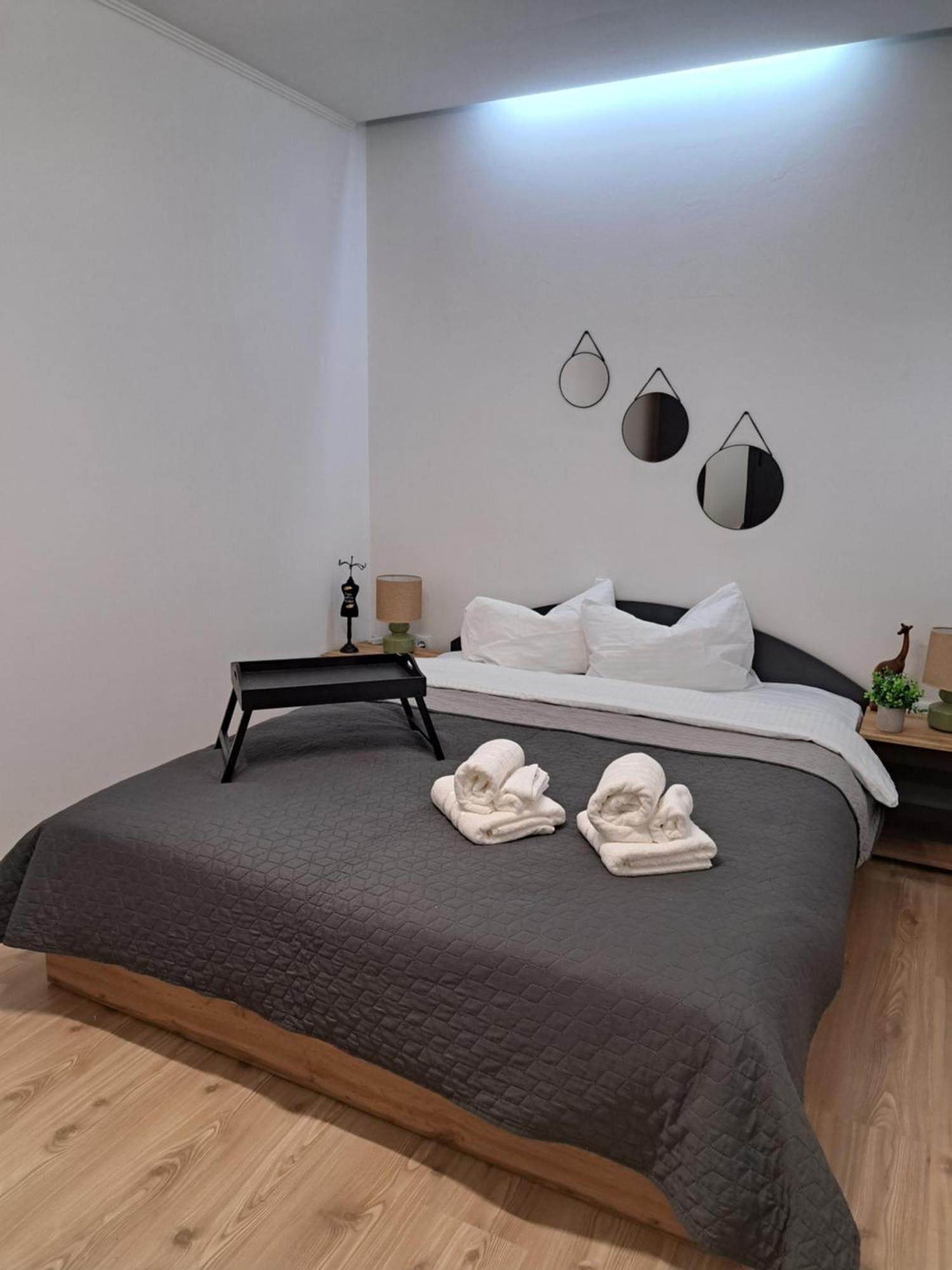 Free Garage In The Center-Delicia 4 Studio! سيبيو المظهر الخارجي الصورة