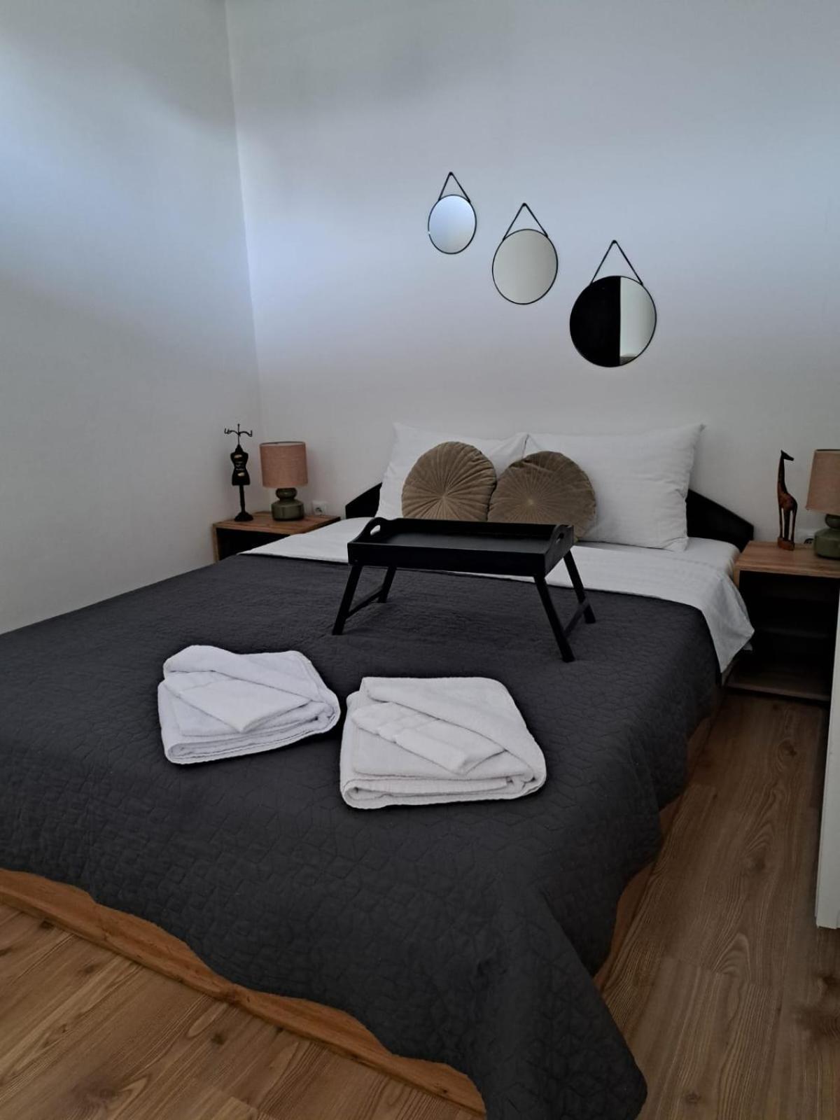 Free Garage In The Center-Delicia 4 Studio! سيبيو المظهر الخارجي الصورة
