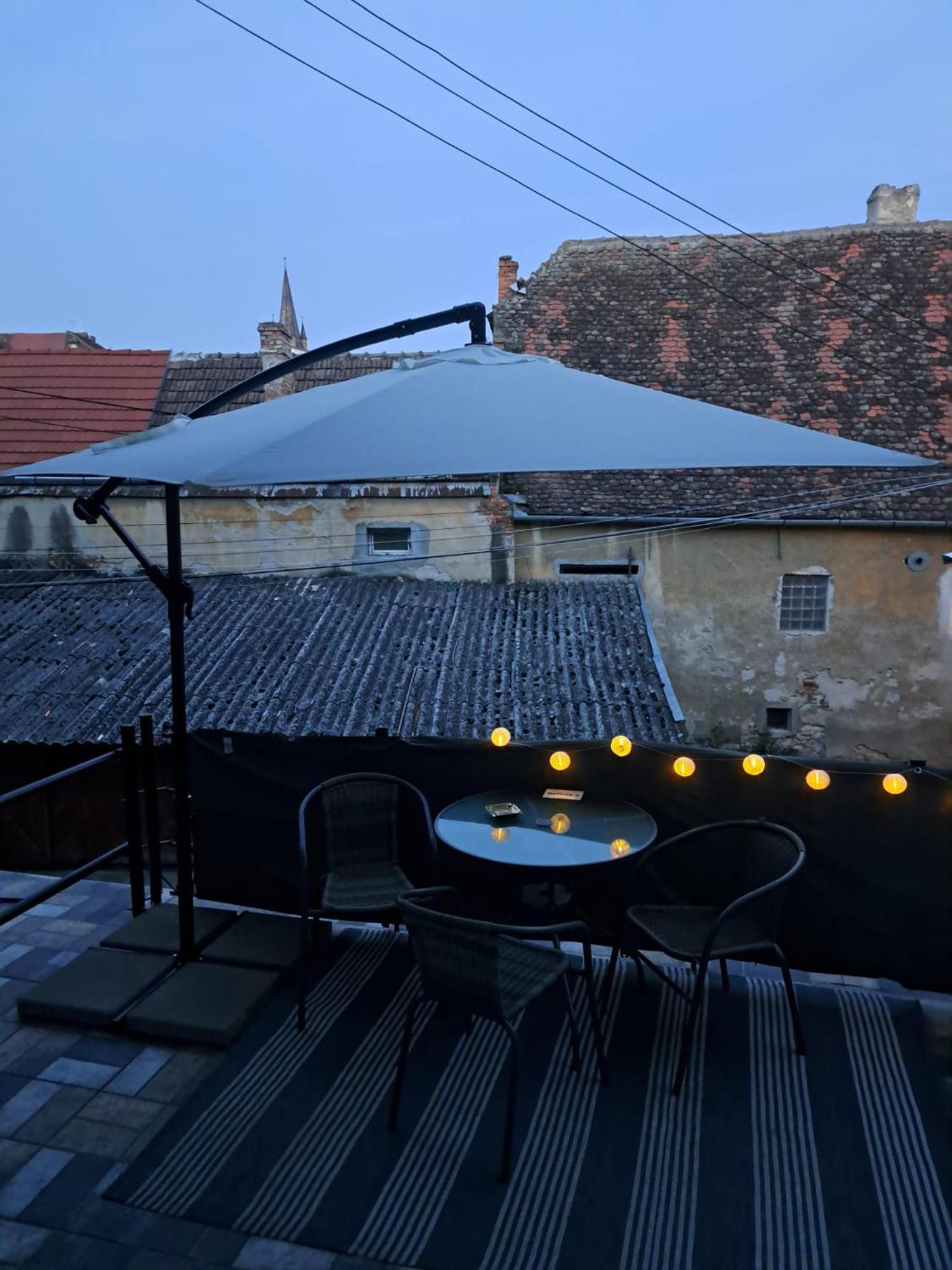 Free Garage In The Center-Delicia 4 Studio! سيبيو المظهر الخارجي الصورة